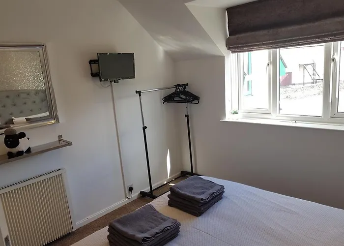 Bowness On Windermere, Lovely Apartment For 4 With Parking
