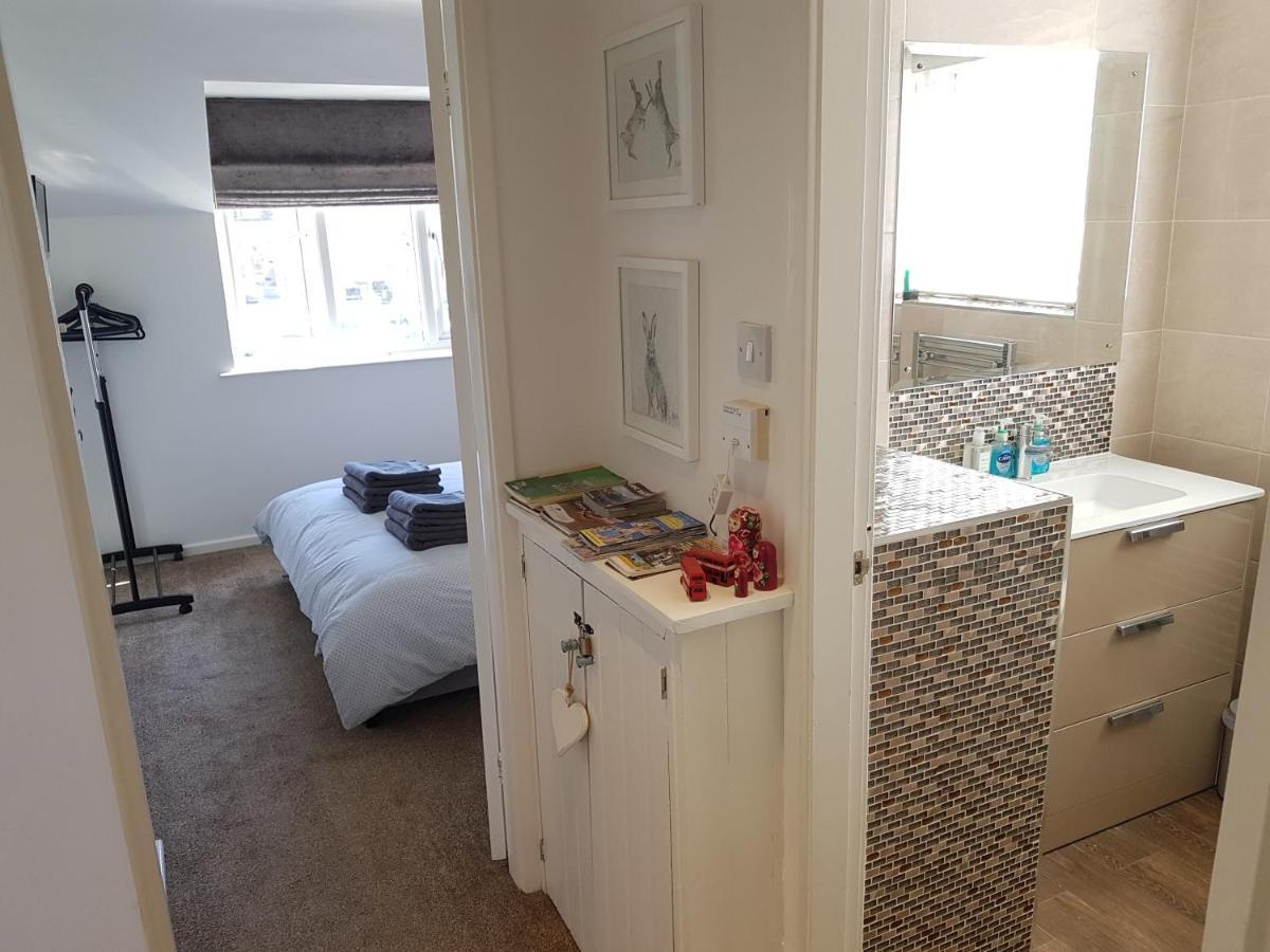 On Windermere, Lovely For 4 With Parking Holiday home