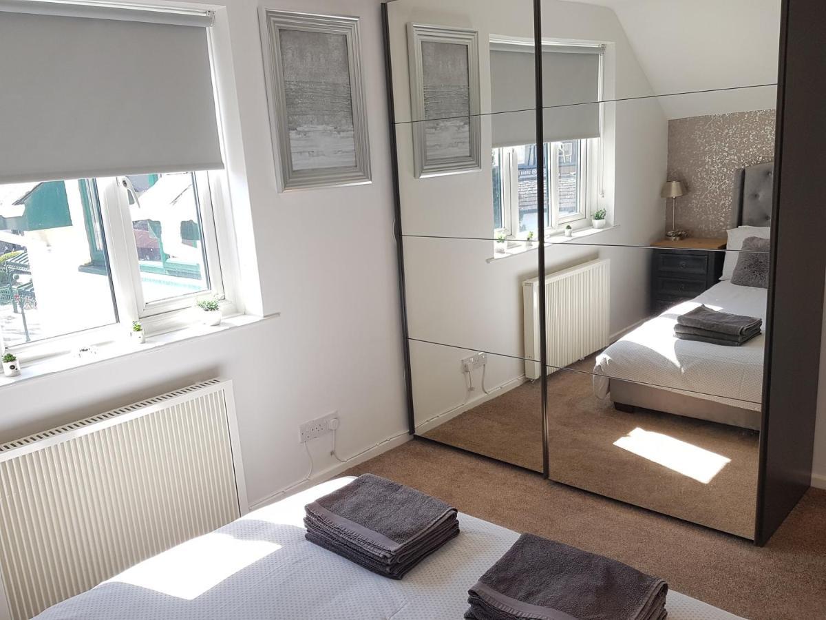 On Windermere, Lovely For 4 With Parking Holiday home *